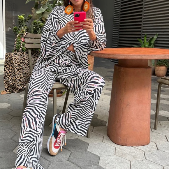 Zebra Oversized Blouse | Never Fully Dressed - Picture 6 of 8